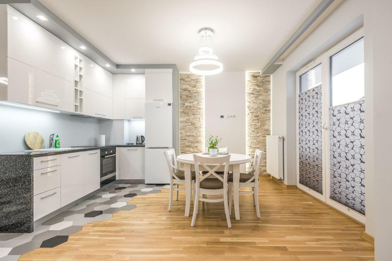 Apartament 48M W Centrum Grojca Grojec  Bagian luar foto