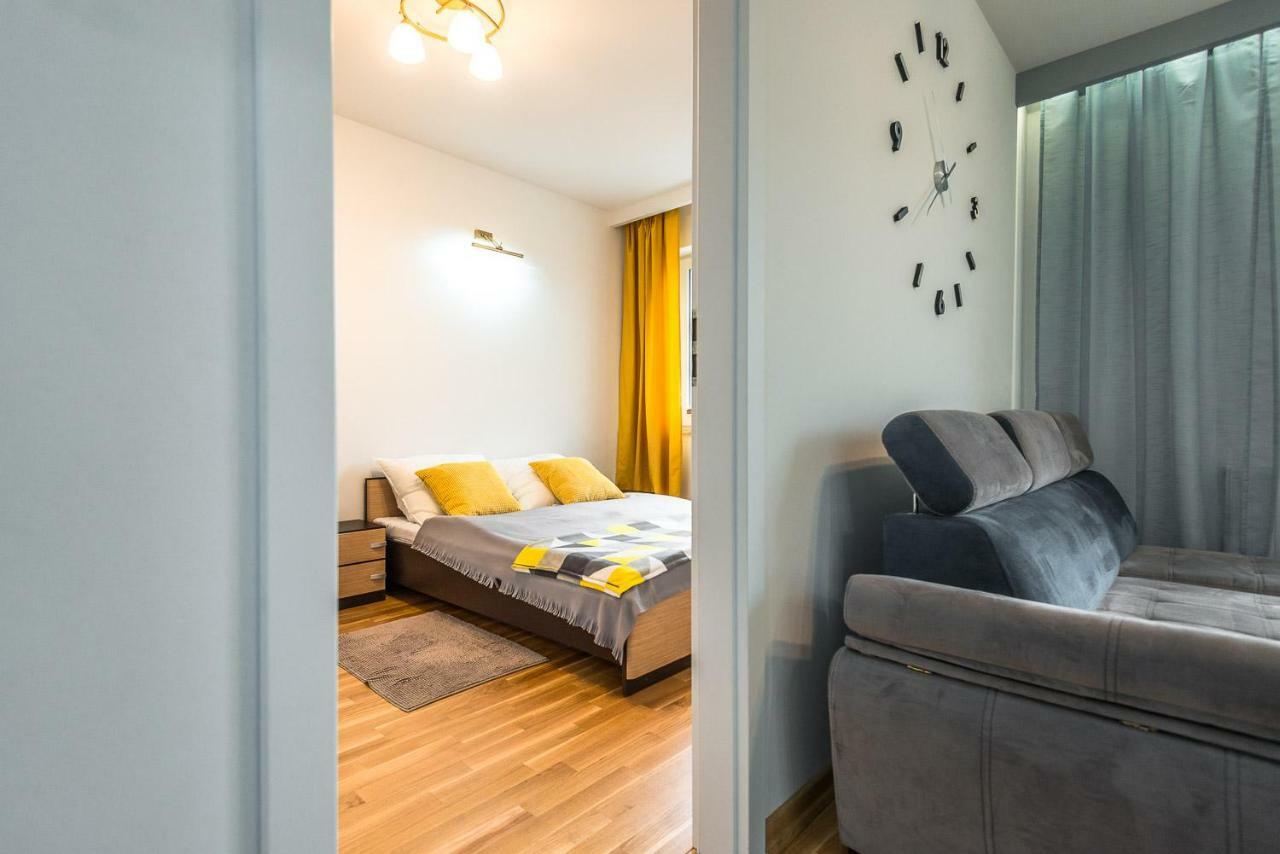 Apartament 48M W Centrum Grojca Grojec  Bagian luar foto